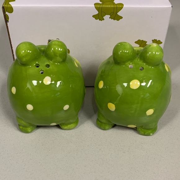 Ceramic Salt & Pepper Frogs 🐸 - Picture 2 of 2